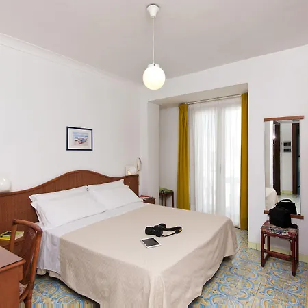 울리세 3* 이스키아