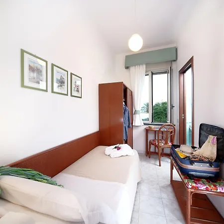 울리세 3* 이스키아